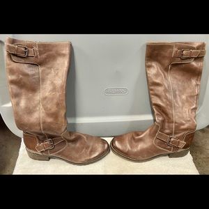 Soft Women’s tall riding boots.  Size 10W